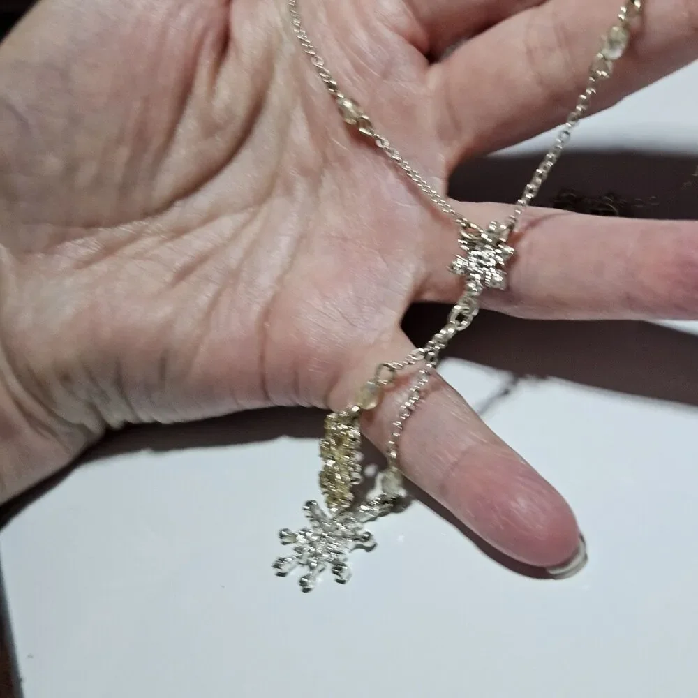 Vintage Avon Snowflakes Lavalier Necklace 18-21.5